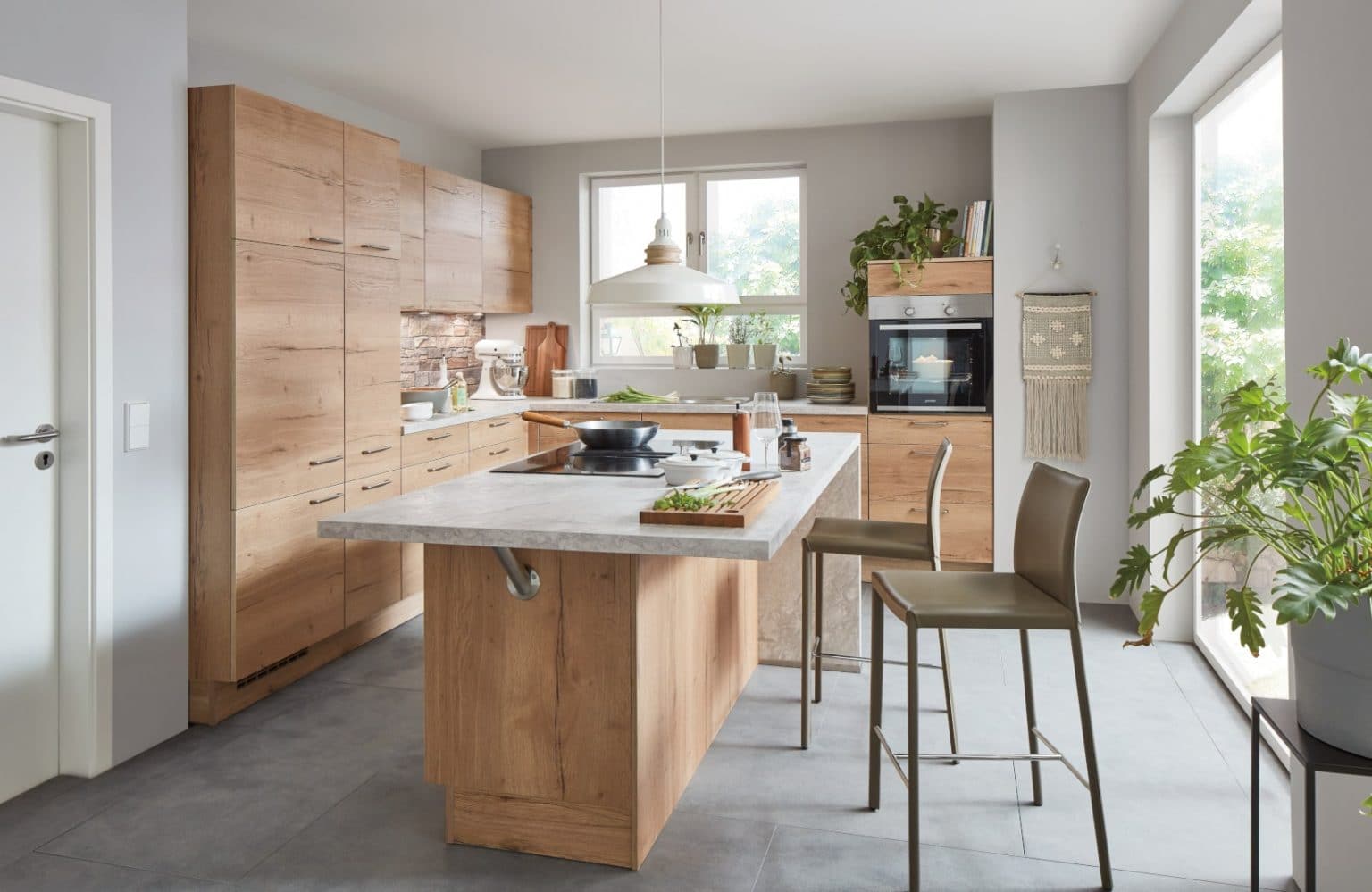 Moderne keuken Wassenberg? Houten keuken met kookeiland en bar